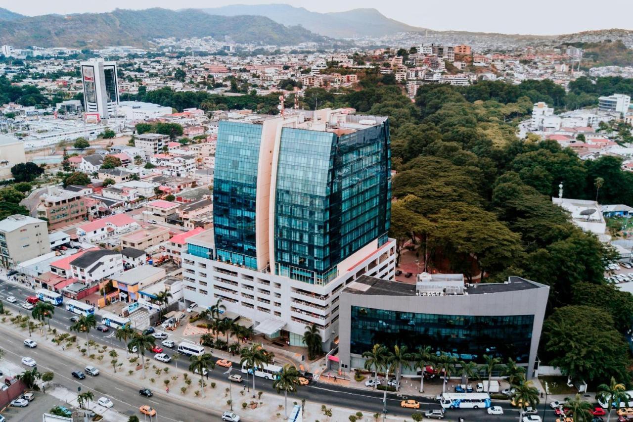 Courtyard By Marriott Guayaquil Hotel Exterior photo